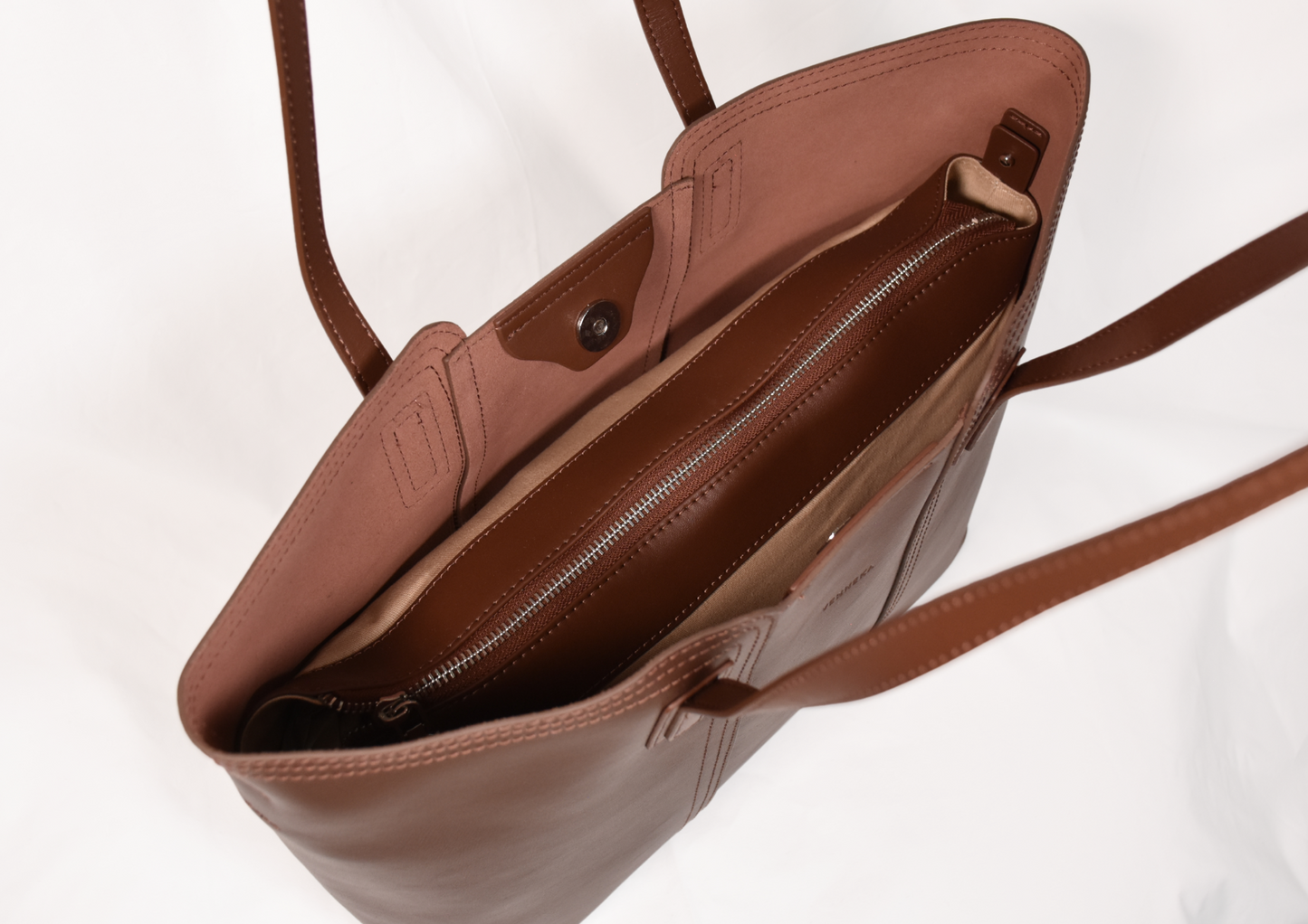 VICTORIA in Brown