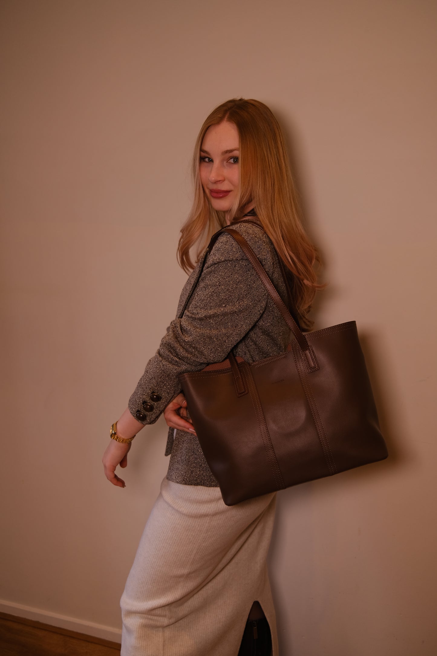 VICTORIA in Brown